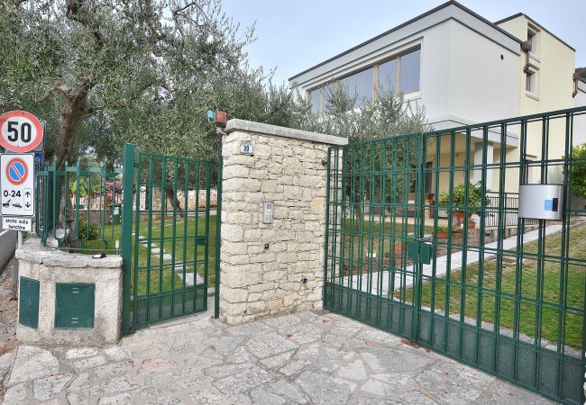 Appartamento a Torri del Benaco - Casa al Lago - 4 posti piscina condivisa in Torri del Benaco Appartamento a Torri del Benaco - Casa al Lago - 4 posti piscina condivisa in Torri del Benaco