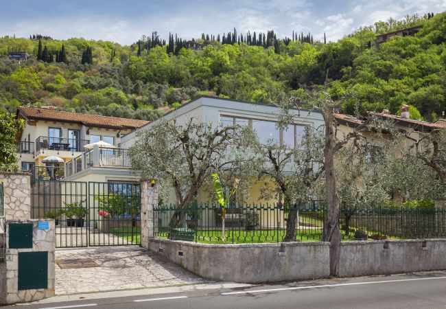 Appartamento a Torri del Benaco - Casa al Lago - 4 posti piscina condivisa in Torri del Benaco Appartamento a Torri del Benaco - Casa al Lago - 4 posti piscina condivisa in Torri del Benaco