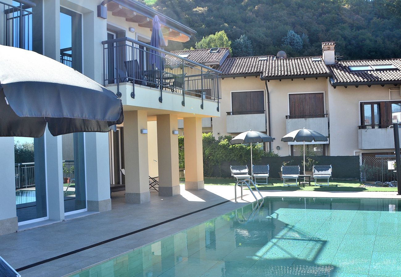 Appartamento a Torri del Benaco - South House - 4 posti letto, piscina condivisa a Torri del Benaco