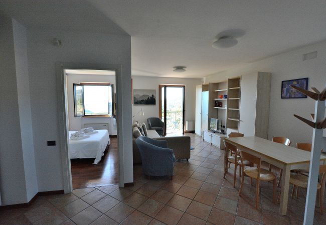 Appartamento a Costermano - Casa Montegolo - 2+2 posti letto con piscina e vista lago a Costermano sul Garda Appartamento a Costermano - Casa Montegolo - 2+2 posti letto con piscina e vista lago a Costermano sul Garda