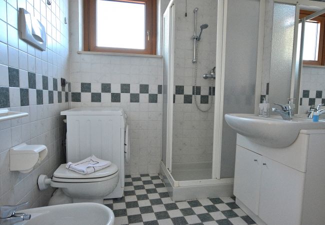 Appartamento a Costermano - Casa Montegolo - 2+2 posti letto con piscina e vista lago a Costermano sul Garda Appartamento a Costermano - Casa Montegolo - 2+2 posti letto con piscina e vista lago a Costermano sul Garda