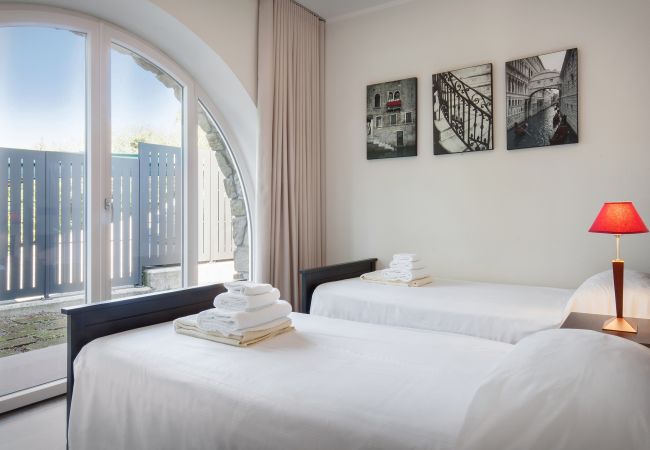 Villa a Bardolino - Villa Lisi - 8 posti letto, in residence con piscina a Bardolino Villa a Bardolino - Villa Lisi - 8 posti letto, in residence con piscina a Bardolino