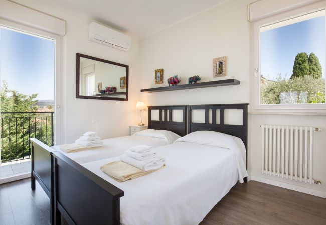 Villa a Bardolino - Villa Lisi - 8 posti letto, in residence con piscina a Bardolino Villa a Bardolino - Villa Lisi - 8 posti letto, in residence con piscina a Bardolino