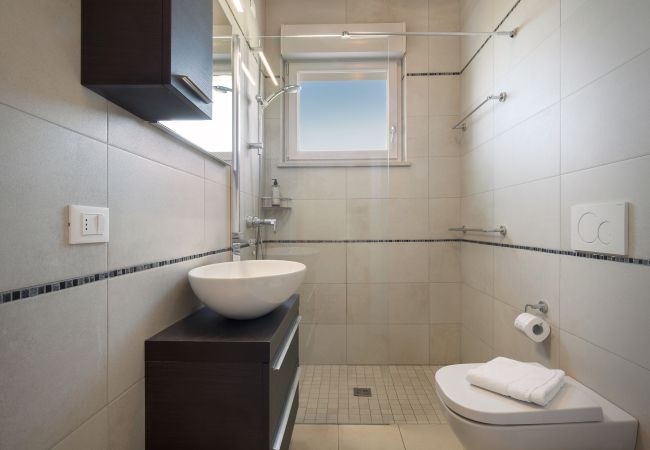 Villa a Bardolino - Villa Lisi - 8 posti letto, in residence con piscina a Bardolino Villa a Bardolino - Villa Lisi - 8 posti letto, in residence con piscina a Bardolino