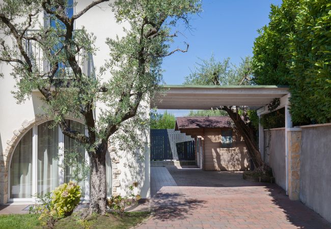 Villa a Bardolino - Villa Lisi - 8 posti letto, in residence con piscina a Bardolino Villa a Bardolino - Villa Lisi - 8 posti letto, in residence con piscina a Bardolino