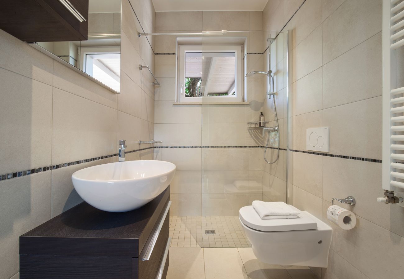 Villa a Bardolino - Villa Lisi - 8 posti letto, in residence con piscina a Bardolino Villa a Bardolino - Villa Lisi - 8 posti letto, in residence con piscina a Bardolino