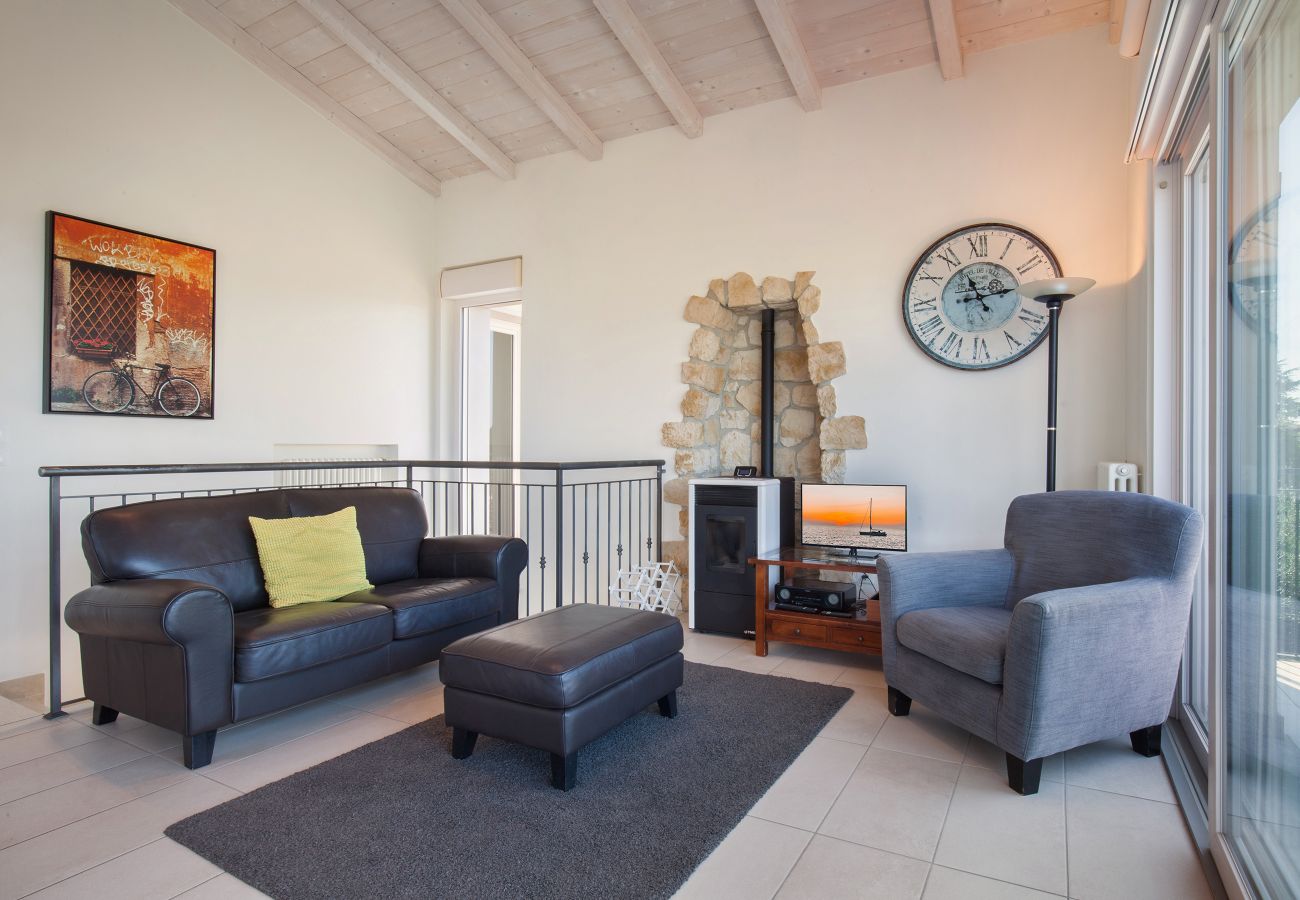 Villa a Bardolino - Villa Lisi - 8 posti letto, in residence con piscina a Bardolino Villa a Bardolino - Villa Lisi - 8 posti letto, in residence con piscina a Bardolino