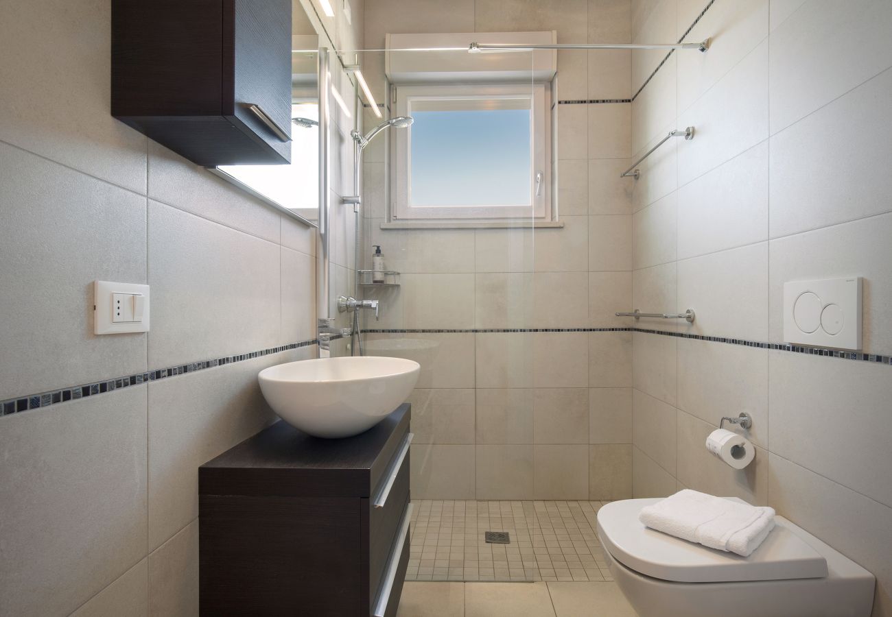 Villa a Bardolino - Villa Lisi - 8 posti letto, in residence con piscina a Bardolino Villa a Bardolino - Villa Lisi - 8 posti letto, in residence con piscina a Bardolino