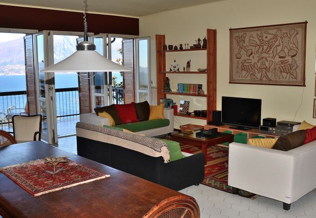 Villa a Torri del Benaco - Villa Retrò alle Rossone- 7 posti letto con vista lago a Torri del Benaco Villa a Torri del Benaco - Villa Retrò alle Rossone- 7 posti letto con vista lago a Torri del Benaco