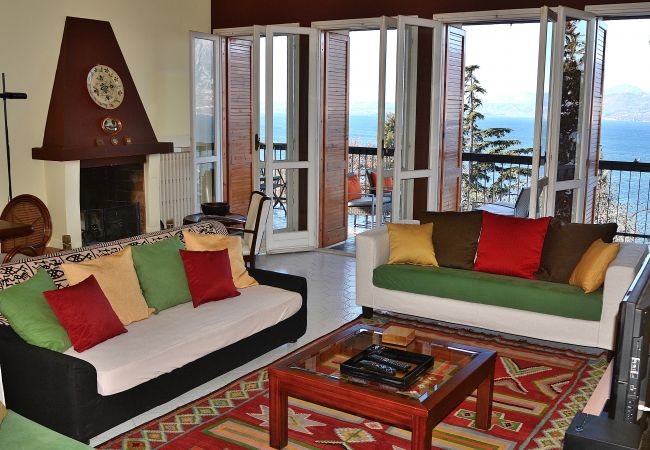 Villa a Torri del Benaco - Villa Retrò alle Rossone- 7 posti letto con vista lago a Torri del Benaco Villa a Torri del Benaco - Villa Retrò alle Rossone- 7 posti letto con vista lago a Torri del Benaco