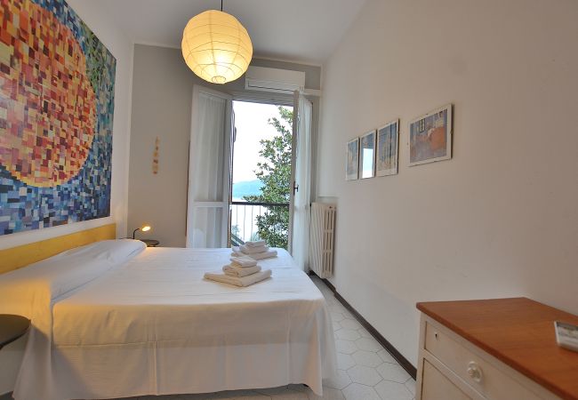 Villa a Torri del Benaco - Villa Retrò alle Rossone- 7 posti letto con vista lago a Torri del Benaco Villa a Torri del Benaco - Villa Retrò alle Rossone- 7 posti letto con vista lago a Torri del Benaco