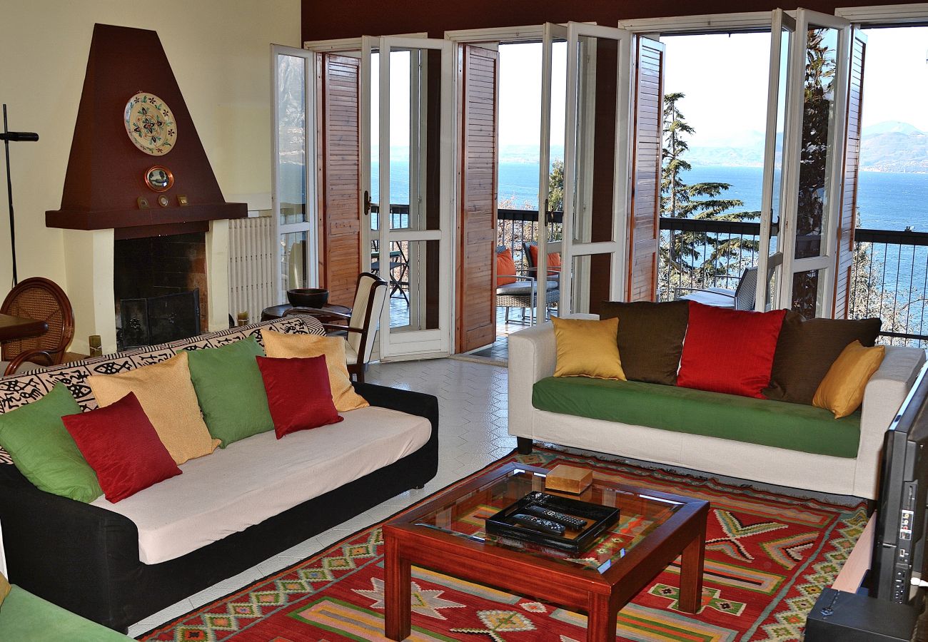 Villa a Torri del Benaco - Villa Retrò alle Rossone- 7 posti letto con vista lago a Torri del Benaco Villa a Torri del Benaco - Villa Retrò alle Rossone- 7 posti letto con vista lago a Torri del Benaco