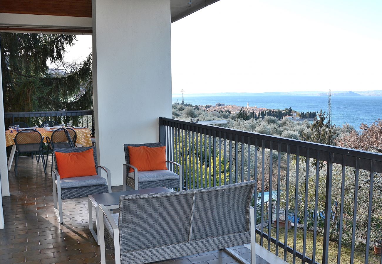 Villa a Torri del Benaco - Villa Retrò alle Rossone- 7 posti letto con vista lago a Torri del Benaco Villa a Torri del Benaco - Villa Retrò alle Rossone- 7 posti letto con vista lago a Torri del Benaco