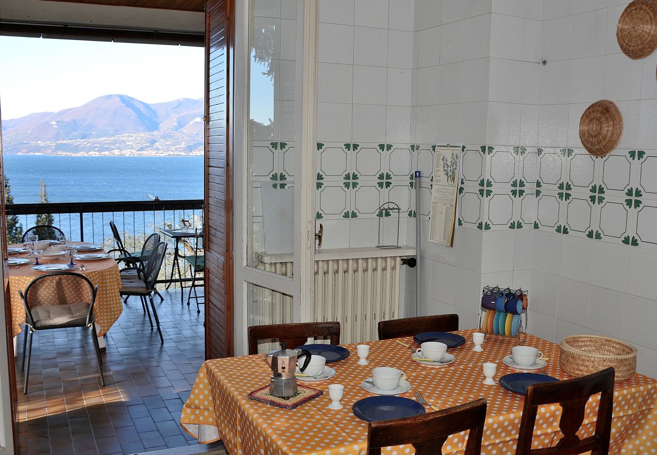 Villa a Torri del Benaco - Villa Retrò alle Rossone- 7 posti letto con vista lago a Torri del Benaco Villa a Torri del Benaco - Villa Retrò alle Rossone- 7 posti letto con vista lago a Torri del Benaco