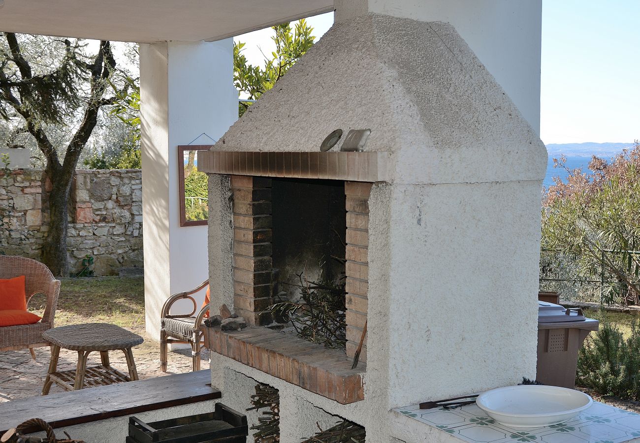 Villa a Torri del Benaco - Villa Retrò alle Rossone- 7 posti letto con vista lago a Torri del Benaco Villa a Torri del Benaco - Villa Retrò alle Rossone- 7 posti letto con vista lago a Torri del Benaco