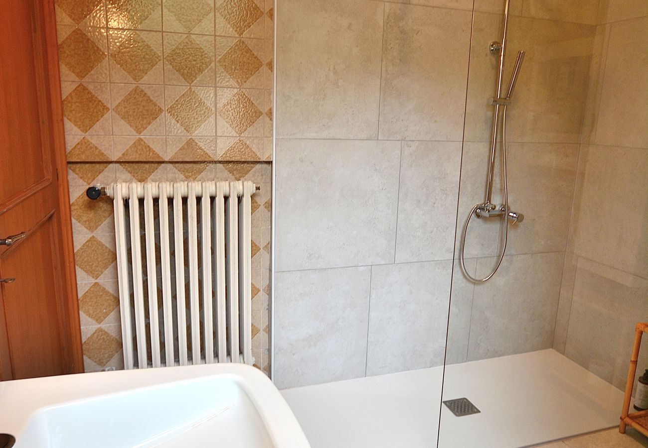 Villa a Torri del Benaco - Villa Retrò alle Rossone- 7 posti letto con vista lago a Torri del Benaco Villa a Torri del Benaco - Villa Retrò alle Rossone- 7 posti letto con vista lago a Torri del Benaco