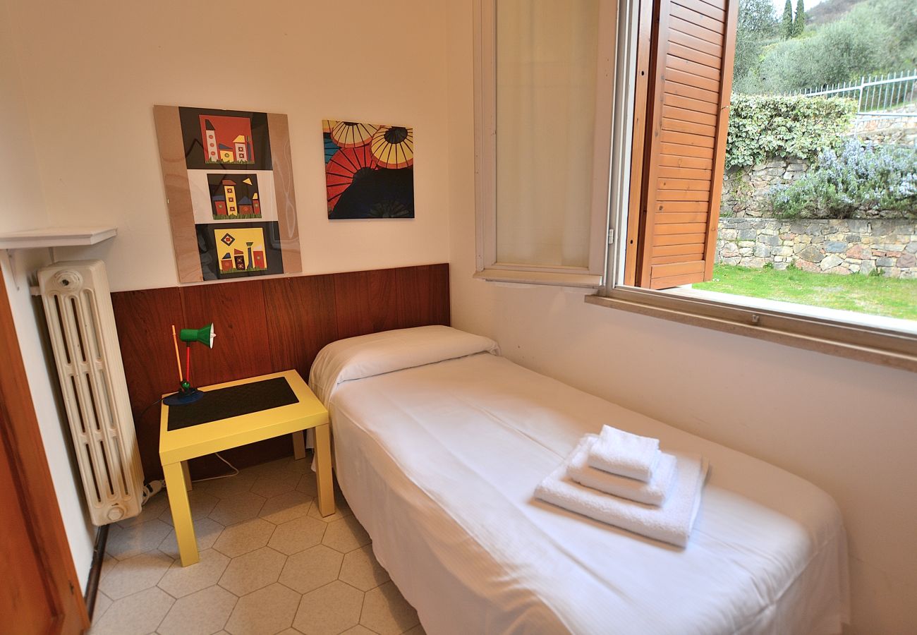 Villa a Torri del Benaco - Villa Retrò alle Rossone- 7 posti letto con vista lago a Torri del Benaco Villa a Torri del Benaco - Villa Retrò alle Rossone- 7 posti letto con vista lago a Torri del Benaco