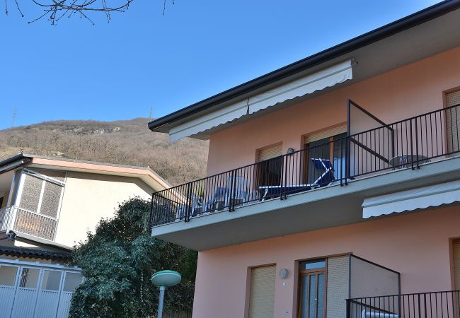 Appartamento a Malcesine - Apartment Candor - 4 posti letto in residence con piscina a Cassone di Malcesine4 Appartamento a Malcesine - Apartment Candor - 4 posti letto in residence con piscina a Cassone di Malcesine4