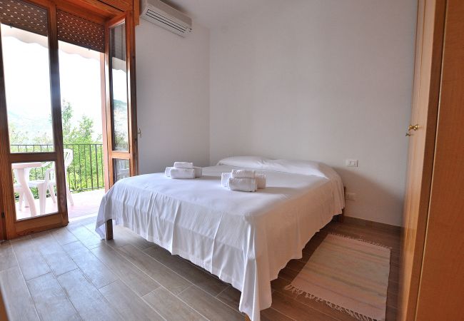 Appartamento a Malcesine - Apartment Candor - 4 posti letto in residence con piscina a Cassone di Malcesine4 Appartamento a Malcesine - Apartment Candor - 4 posti letto in residence con piscina a Cassone di Malcesine4