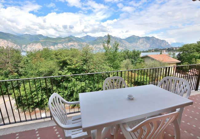 Appartamento a Malcesine - Apartment Candor - 4 posti letto in residence con piscina a Cassone di Malcesine4 Appartamento a Malcesine - Apartment Candor - 4 posti letto in residence con piscina a Cassone di Malcesine4