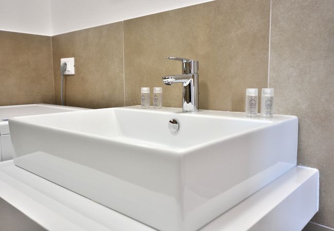 Appartamento a Malcesine - Apartment Candor - 4 posti letto in residence con piscina a Cassone di Malcesine4 Appartamento a Malcesine - Apartment Candor - 4 posti letto in residence con piscina a Cassone di Malcesine4