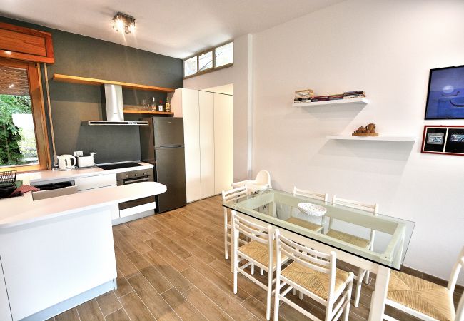 Appartamento a Malcesine - Apartment Candor - 4 posti letto in residence con piscina a Cassone di Malcesine4 Appartamento a Malcesine - Apartment Candor - 4 posti letto in residence con piscina a Cassone di Malcesine4