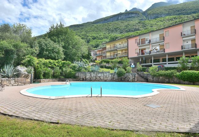 Appartamento a Malcesine - Apartment Candor - 4 posti letto in residence con piscina a Cassone di Malcesine4 Appartamento a Malcesine - Apartment Candor - 4 posti letto in residence con piscina a Cassone di Malcesine4