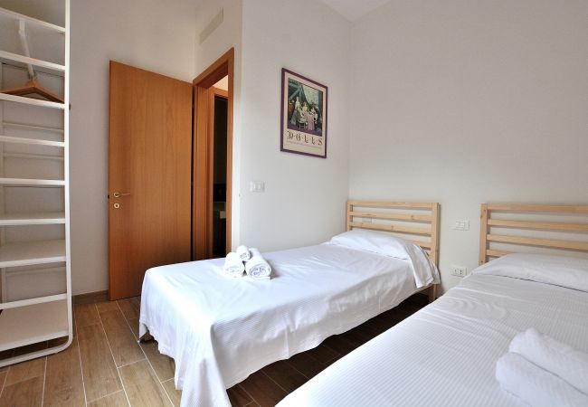 Appartamento a Malcesine - Apartment Candor - 4 posti letto in residence con piscina a Cassone di Malcesine4 Appartamento a Malcesine - Apartment Candor - 4 posti letto in residence con piscina a Cassone di Malcesine4