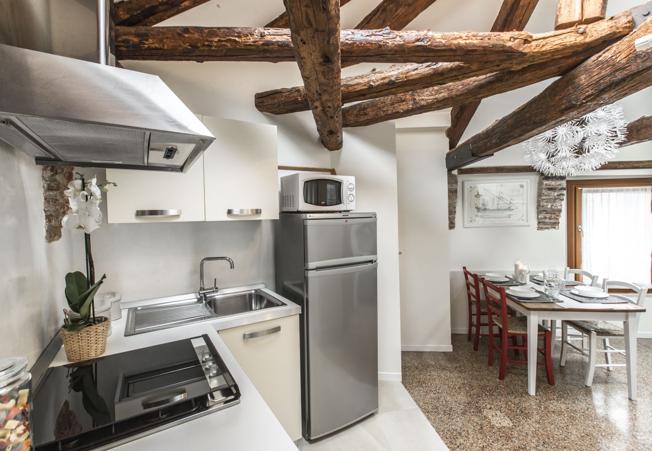 Cucina equipaggiata con tutto ciò di cui hai bisogno  Cucina equipaggiata con tutto ciò di cui hai bisogno