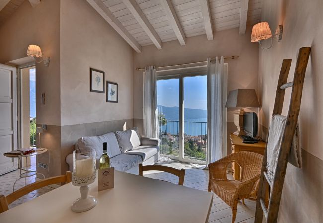 Appartamento a Tignale - Borgo le Vigne, La Vinaccia  con colazione e centro wellness - ONLY ADULTS Appartamento a Tignale - Borgo le Vigne, La Vinaccia  con colazione e centro wellness - ONLY ADULTS