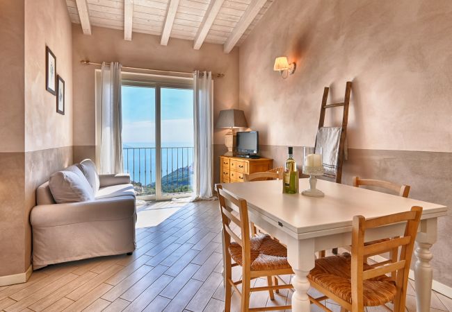 Appartamento a Tignale - Borgo le Vigne, La Vinaccia  con colazione e centro wellness - ONLY ADULTS Appartamento a Tignale - Borgo le Vigne, La Vinaccia  con colazione e centro wellness - ONLY ADULTS