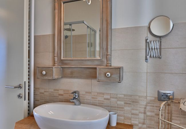 Appartamento a Tignale - Borgo le Vigne, La Vinaccia  con colazione e centro wellness - ONLY ADULTS Appartamento a Tignale - Borgo le Vigne, La Vinaccia  con colazione e centro wellness - ONLY ADULTS