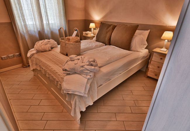 Appartamento a Tignale - Borgo le Vigne, La Vinaccia  con colazione e centro wellness - ONLY ADULTS Appartamento a Tignale - Borgo le Vigne, La Vinaccia  con colazione e centro wellness - ONLY ADULTS
