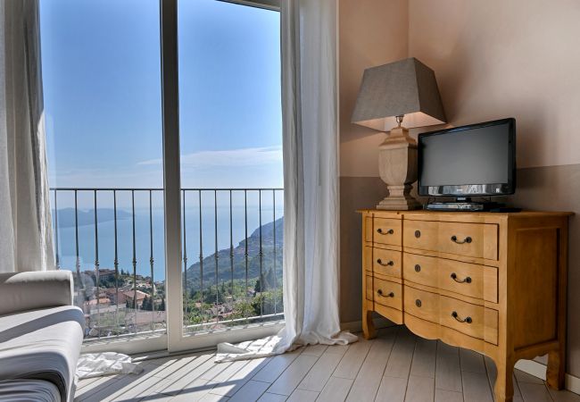 Appartamento a Tignale - Borgo le Vigne, La Vinaccia  con colazione e centro wellness - ONLY ADULTS Appartamento a Tignale - Borgo le Vigne, La Vinaccia  con colazione e centro wellness - ONLY ADULTS
