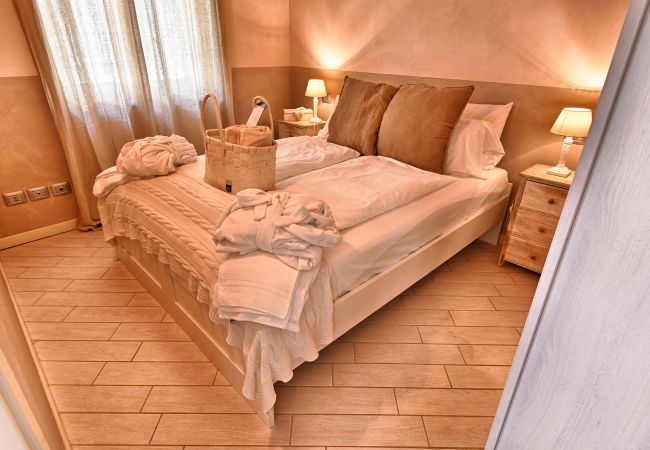 Appartamento a Tignale - Borgo le Vigne, La Vinaccia  con colazione e centro wellness - ONLY ADULTS Appartamento a Tignale - Borgo le Vigne, La Vinaccia  con colazione e centro wellness - ONLY ADULTS