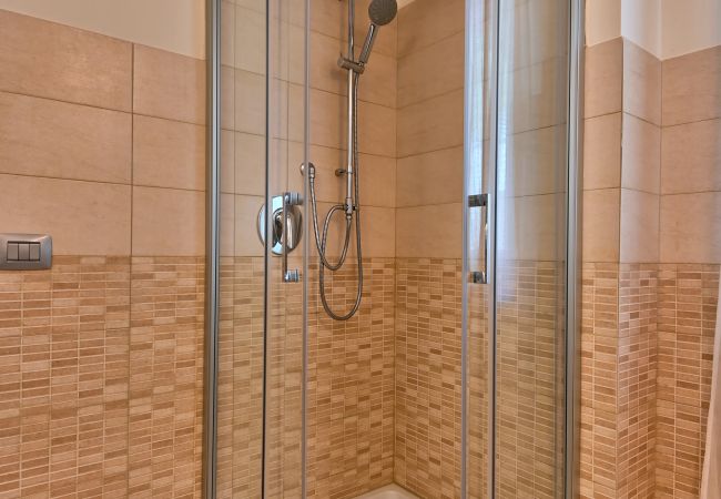 Appartamento a Tignale - Borgo le Vigne, Il Mosto con colazione e centro wellness - ONLY ADULTS Appartamento a Tignale - Borgo le Vigne, Il Mosto con colazione e centro wellness - ONLY ADULTS