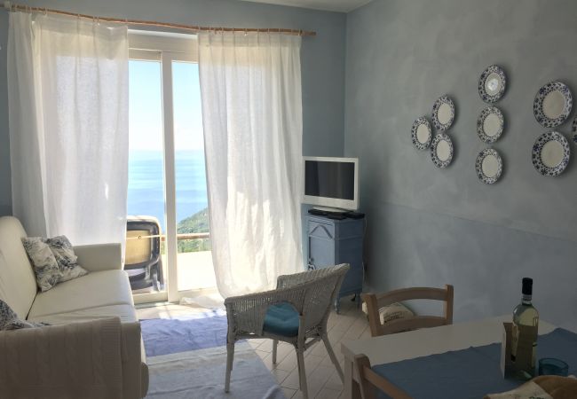 Appartamento a Tignale - Borgo le Vigne, L'Acqua vite con colazione e centro wellness - ONLY ADULTS Appartamento a Tignale - Borgo le Vigne, L'Acqua vite con colazione e centro wellness - ONLY ADULTS