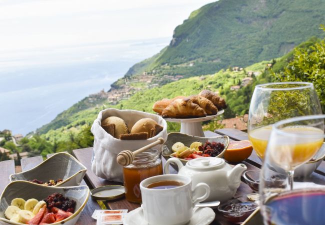 Appartamento a Tignale - Borgo le Vigne, L'Acqua vite con colazione e centro wellness - ONLY ADULTS Appartamento a Tignale - Borgo le Vigne, L'Acqua vite con colazione e centro wellness - ONLY ADULTS