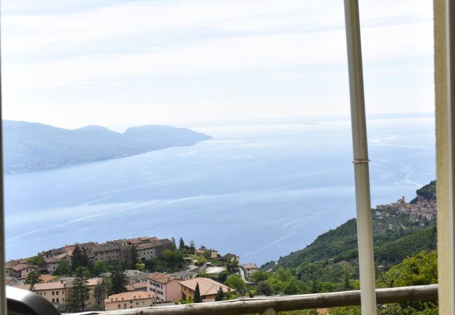 Appartamento a Tignale - Borgo le Vigne, L'Acqua vite con colazione e centro wellness - ONLY ADULTS Appartamento a Tignale - Borgo le Vigne, L'Acqua vite con colazione e centro wellness - ONLY ADULTS