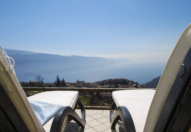 Appartamento a Tignale - Borgo le Vigne, L'Acqua vite con colazione e centro wellness - ONLY ADULTS Appartamento a Tignale - Borgo le Vigne, L'Acqua vite con colazione e centro wellness - ONLY ADULTS