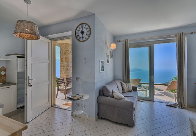 Appartamento a Tignale - Borgo le Vigne, L'Acqua vite con colazione e centro wellness - ONLY ADULTS Appartamento a Tignale - Borgo le Vigne, L'Acqua vite con colazione e centro wellness - ONLY ADULTS