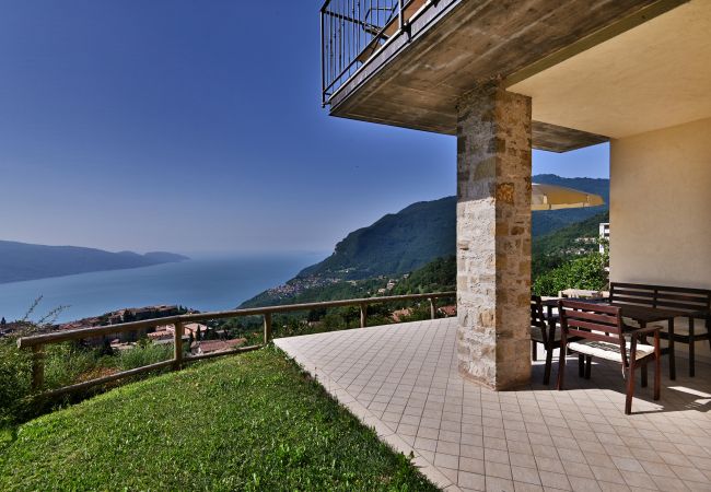 Appartamento a Tignale - Borgo le Vigne, L'Acqua vite con colazione e centro wellness - ONLY ADULTS Appartamento a Tignale - Borgo le Vigne, L'Acqua vite con colazione e centro wellness - ONLY ADULTS