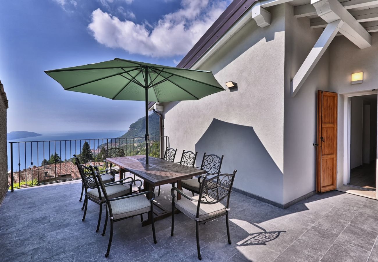 Villa a Tignale - Villa Pineta - Theater Home, con vista lago, stupenda piscina e ideale per famiglie Villa a Tignale - Villa Pineta - Theater Home, con vista lago, stupenda piscina e ideale per famiglie