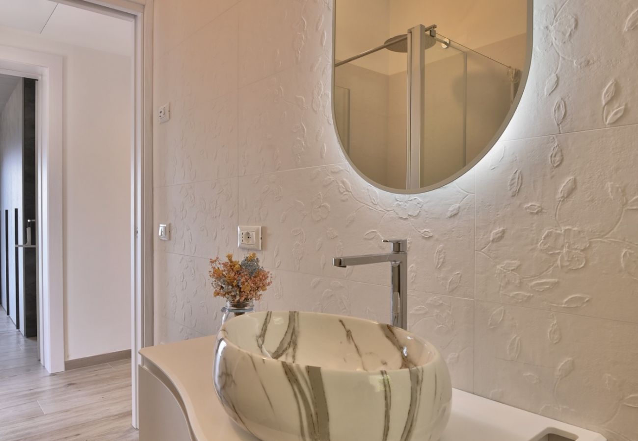 Villa a Tignale - Villa Pineta - Theater Home, con vista lago, stupenda piscina e ideale per famiglie Villa a Tignale - Villa Pineta - Theater Home, con vista lago, stupenda piscina e ideale per famiglie