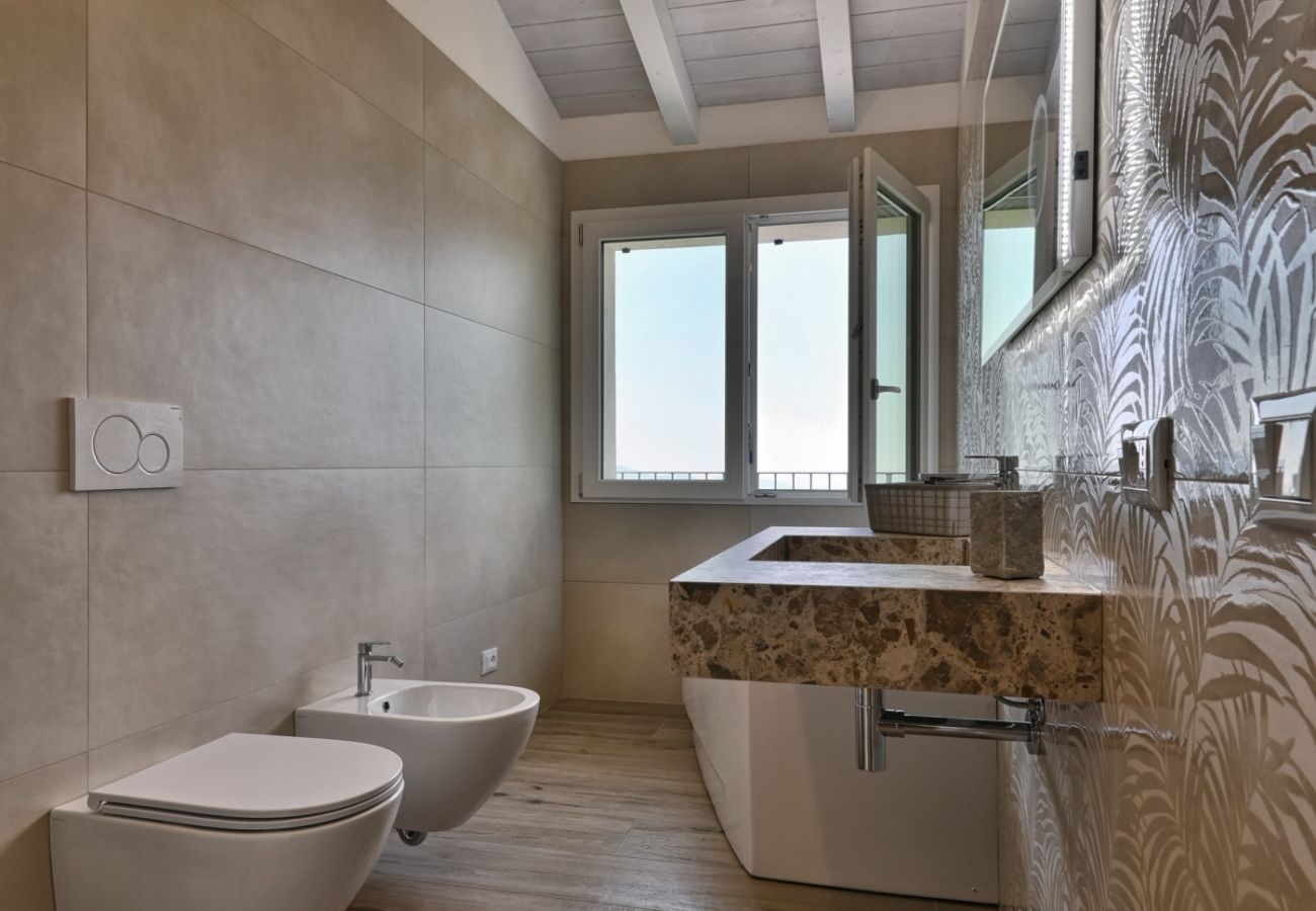 Villa a Tignale - Villa Pineta - Theater Home, con vista lago, stupenda piscina e ideale per famiglie Villa a Tignale - Villa Pineta - Theater Home, con vista lago, stupenda piscina e ideale per famiglie