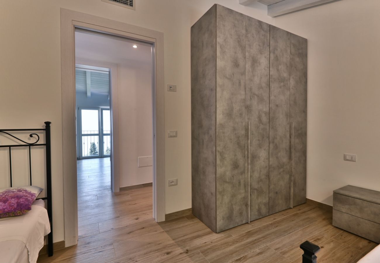 Villa a Tignale - Villa Pineta - Theater Home, con vista lago, stupenda piscina e ideale per famiglie Villa a Tignale - Villa Pineta - Theater Home, con vista lago, stupenda piscina e ideale per famiglie