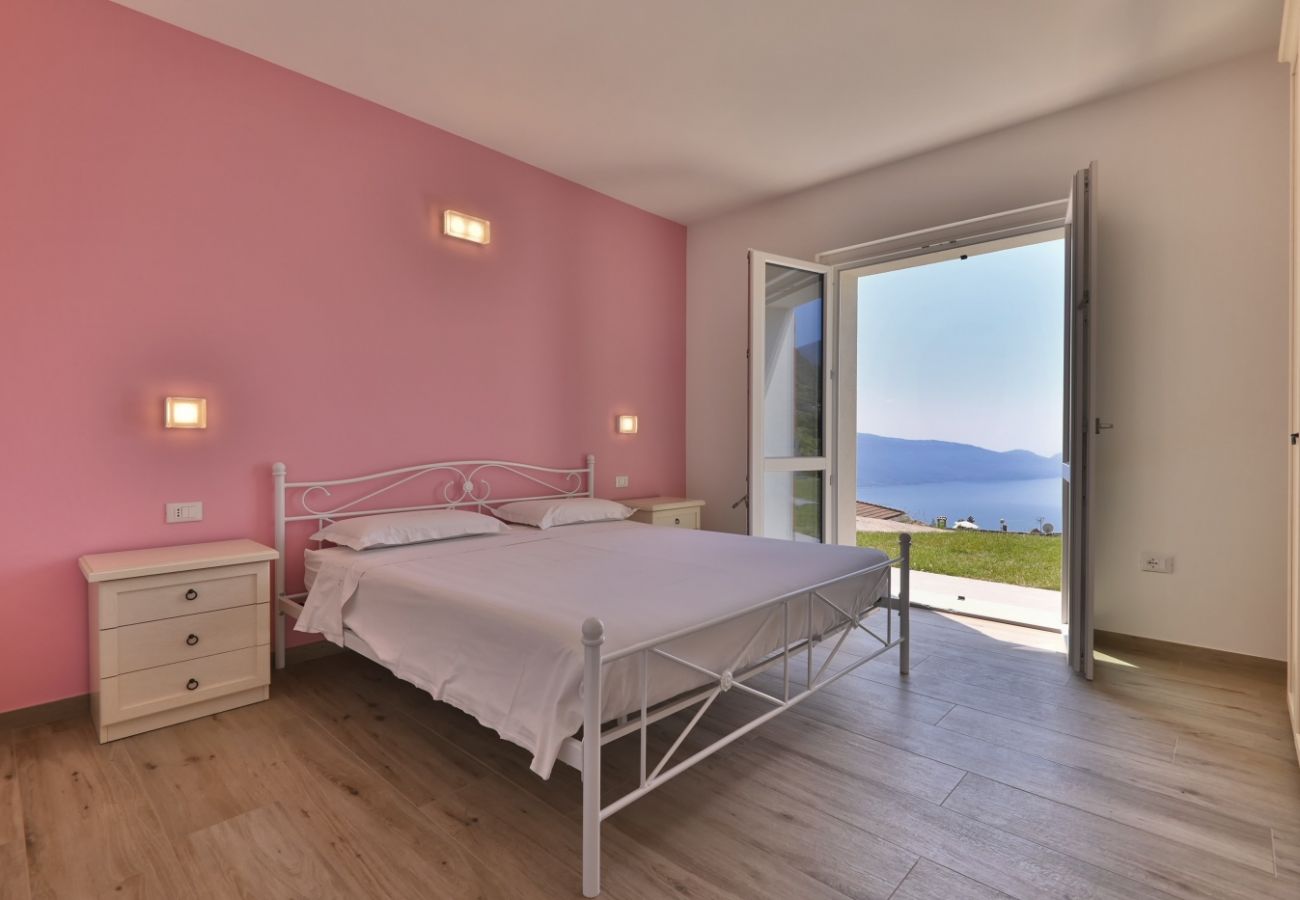 Villa a Tignale - Villa Pineta - Theater Home, con vista lago, stupenda piscina e ideale per famiglie Villa a Tignale - Villa Pineta - Theater Home, con vista lago, stupenda piscina e ideale per famiglie