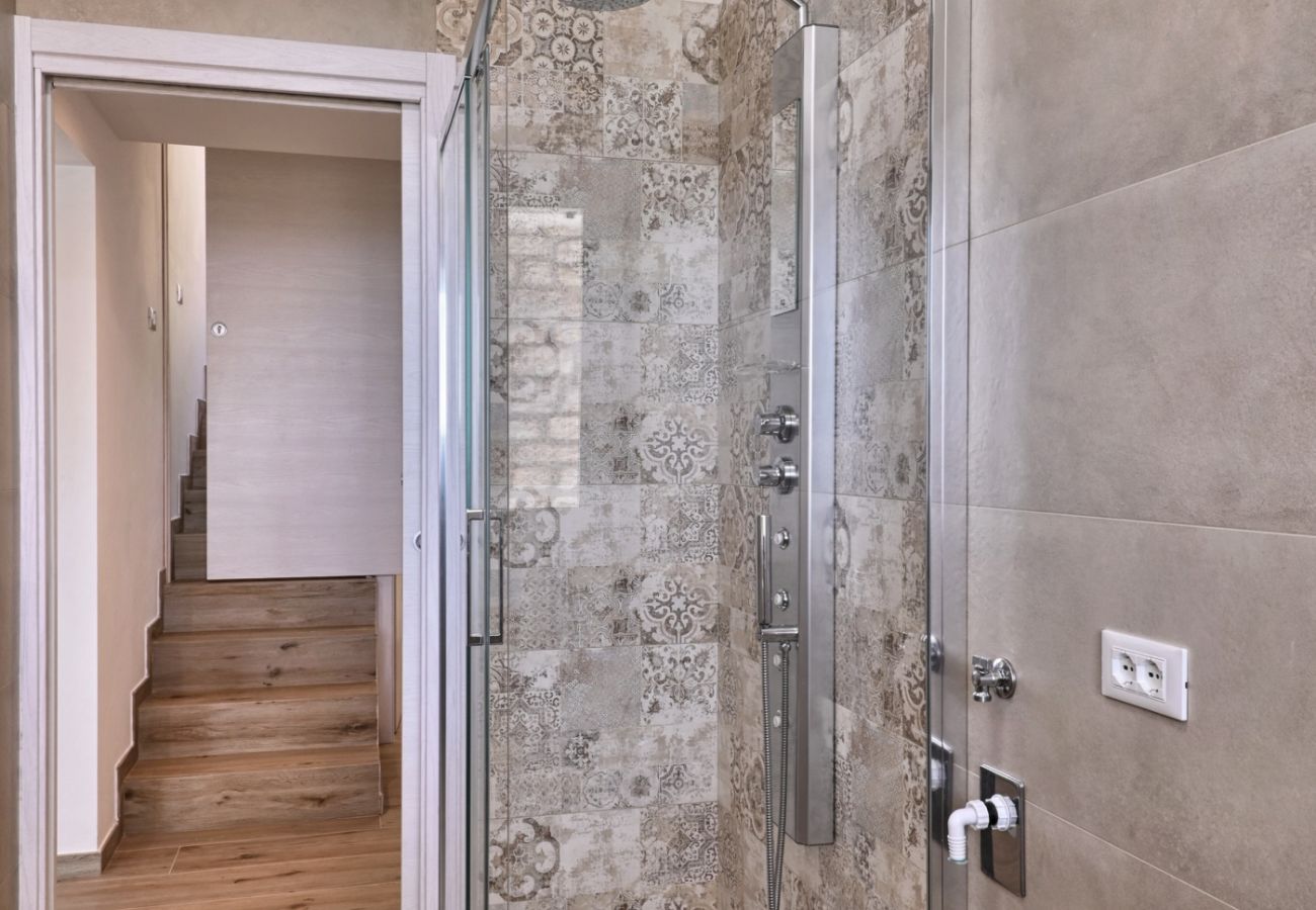 Villa a Tignale - Villa Pineta - Theater Home, con vista lago, stupenda piscina e ideale per famiglie Villa a Tignale - Villa Pineta - Theater Home, con vista lago, stupenda piscina e ideale per famiglie