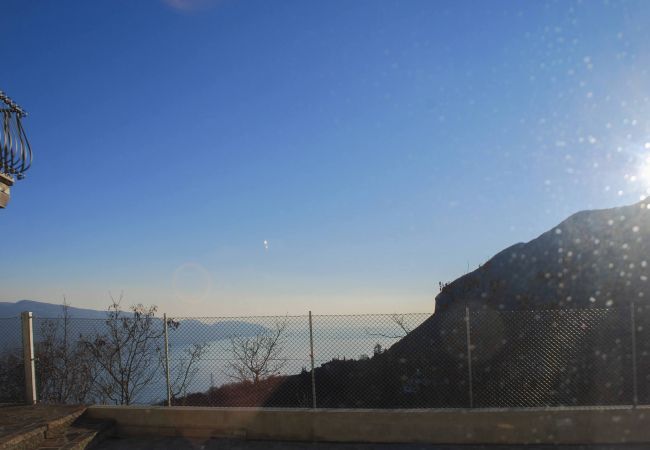 Villa a Tignale - Villa Ada - Theater Home, con bellissima vista lago Villa a Tignale - Villa Ada - Theater Home, con bellissima vista lago