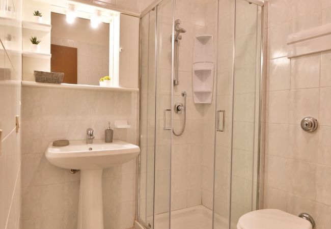 Appartamento a Tignale - Angelica 5 by Theater Home, con giardino recintato e vista lago Appartamento a Tignale - Angelica 5 by Theater Home, con giardino recintato e vista lago